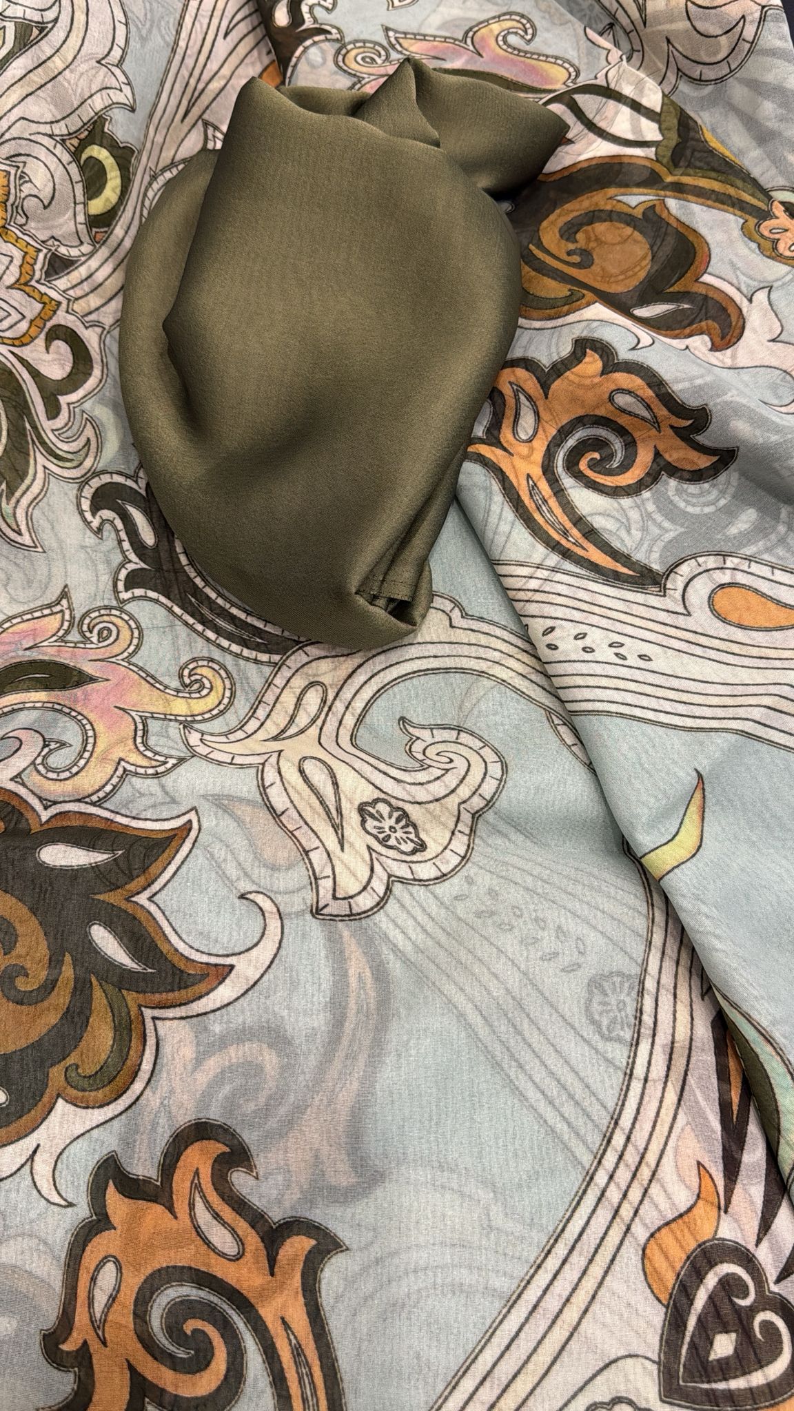Dirac multicolour